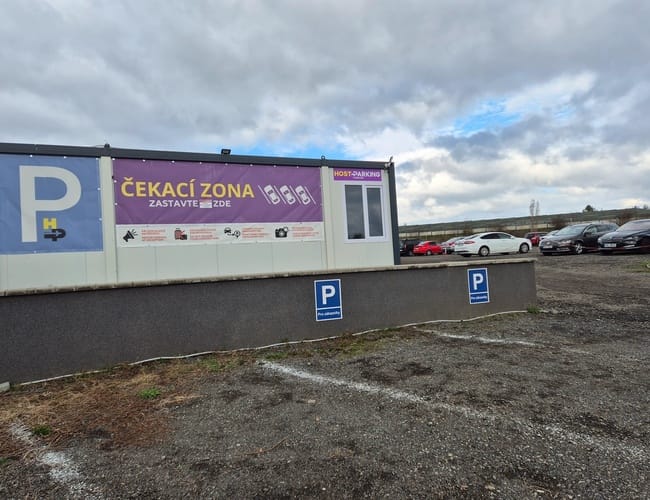 HostParking - parking lotnisko Praga Václava Havla (PRG) - zdjęcie 2