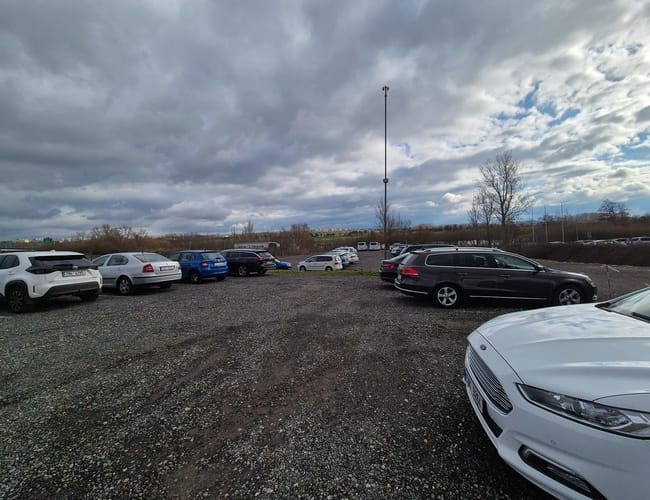HostParking - parking lotnisko Praga Václava Havla (PRG) - zdjęcie 3