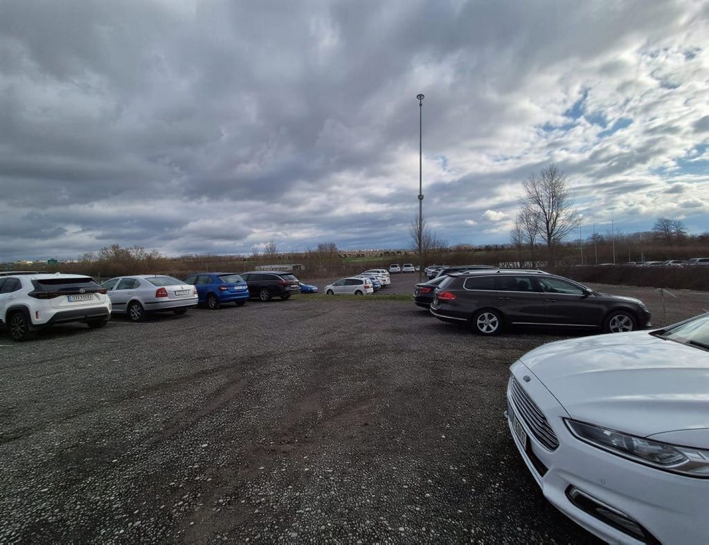 HostParking - parking lotnisko Praga Václava Havla (PRG) - zdjęcie 3