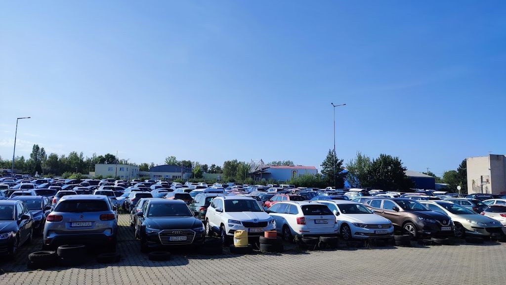 1.PARKING - zaparkowane samochody - parking lotnisko Praga (PRG) - zdjęcie 4