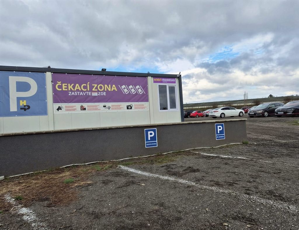 HostParking - parking lotnisko Praga Václava Havla (PRG) - zdjęcie 2