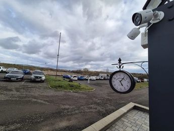 Główne zdjęcie parkingu HostParking - parking lotnisko Praga Václava Havla (PRG) HostParking - parking lotnisko Praga Václava Havla (PRG) - główne zdjęcie parkingu