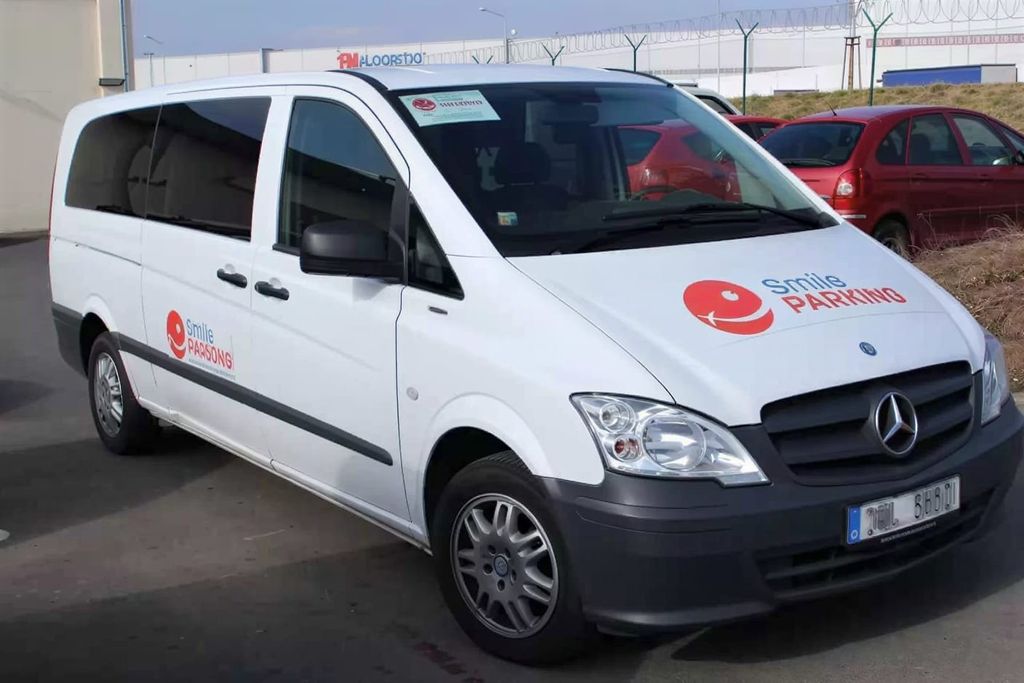 Parking smile Praga Czechy zdjęcie 3