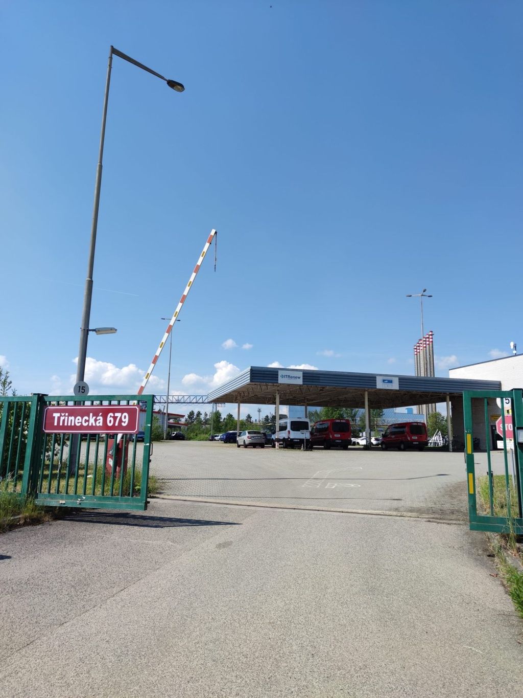 1.PARKING - brama wjazdowa przy ul. Třinecká 679 - parking lotnisko Praga (PRG) - zdjęcie 3