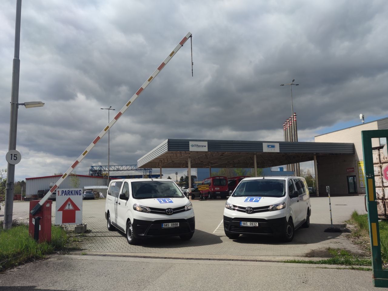 1.PARKING - parking lotnisko Praga Václava Havla (PRG) - zdjęcie parkingu
