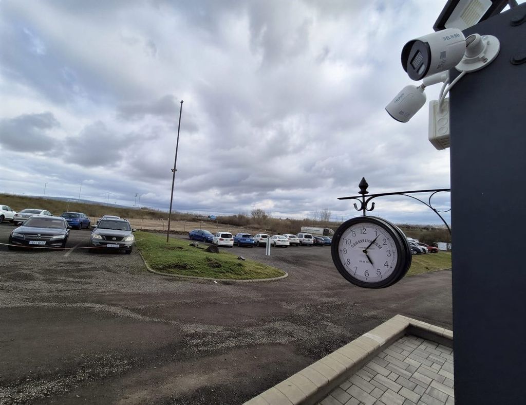 HostParking - parking lotnisko Praga Václava Havla (PRG) - zdjęcie 6